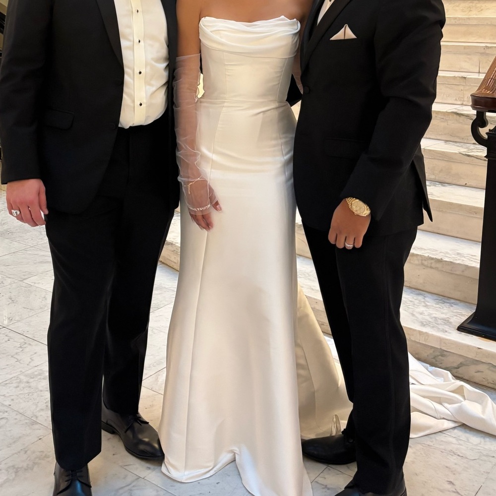 Jenny Yoo Bellamy bridal gown fits size 4
